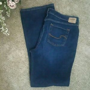 Levis signature low-rise boot cut women's jeans